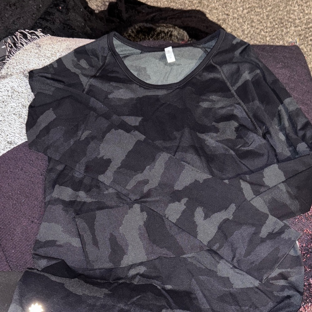 Athleta Dark Gray Camo Long Sleeve Top